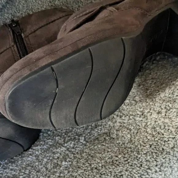 DYT T2 Clarks Collection brown suede heeled booties 7 - Picture 3 of 4